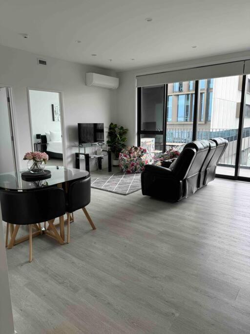 2 Bedrooms Apprtmt Plus Underground Parking In Cbd Christchurch Exterior photo
